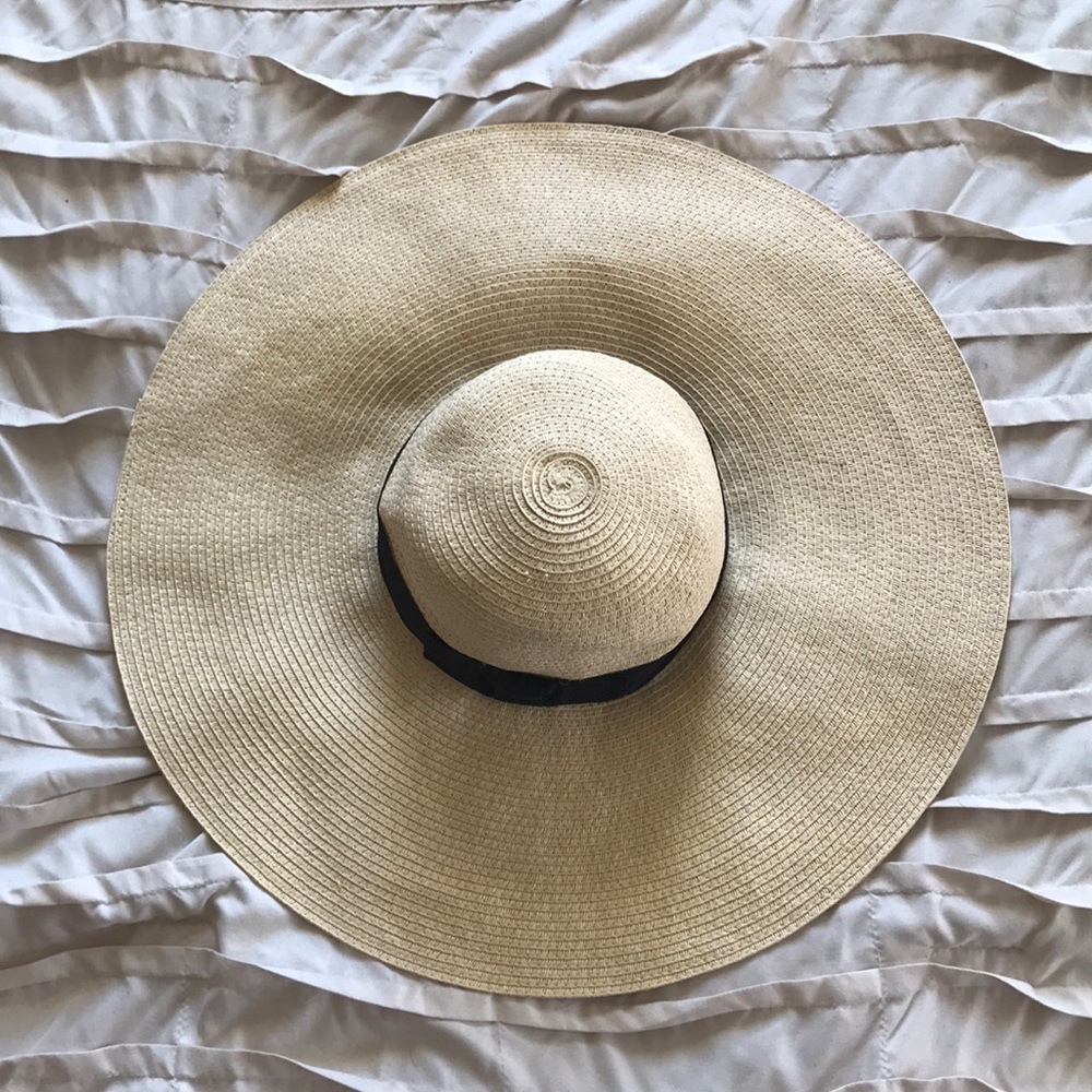 Floppy hat